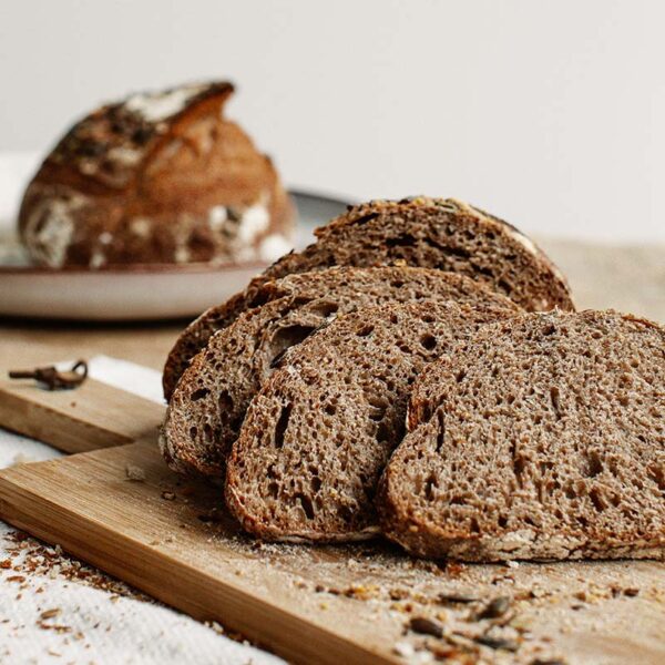 Pane Antico, fette e pagnotta, prodotto nel Dea Bakery Lab di Abbiategrasso